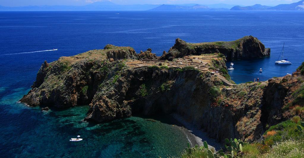 Hotel Tesoriero Panarea Buitenkant foto