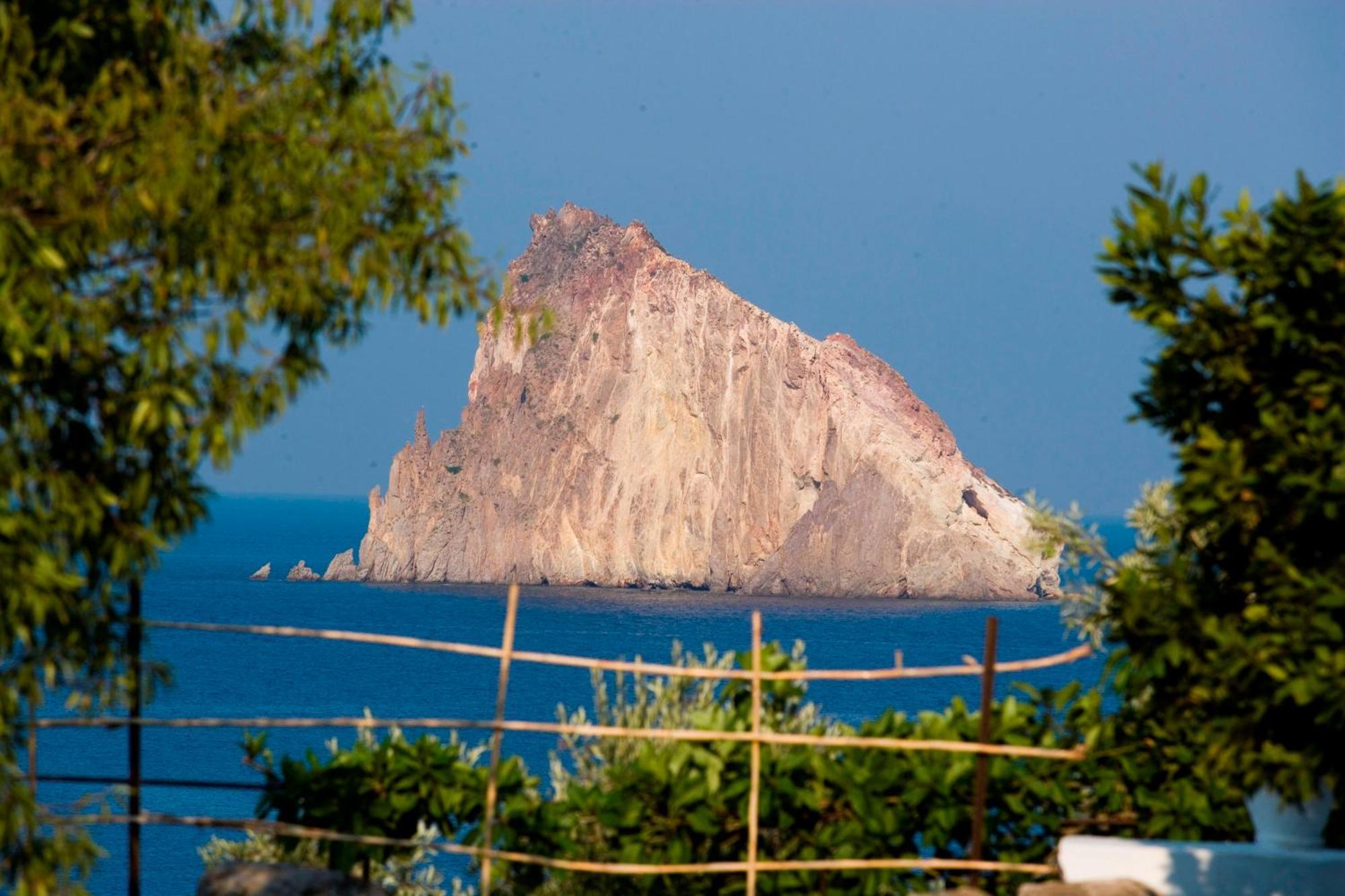 Hotel Tesoriero Panarea Buitenkant foto